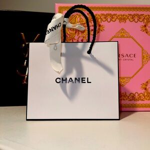 CHANEL | CHANEL Mini Gift Bag with CHANEL Ribbon 🎀